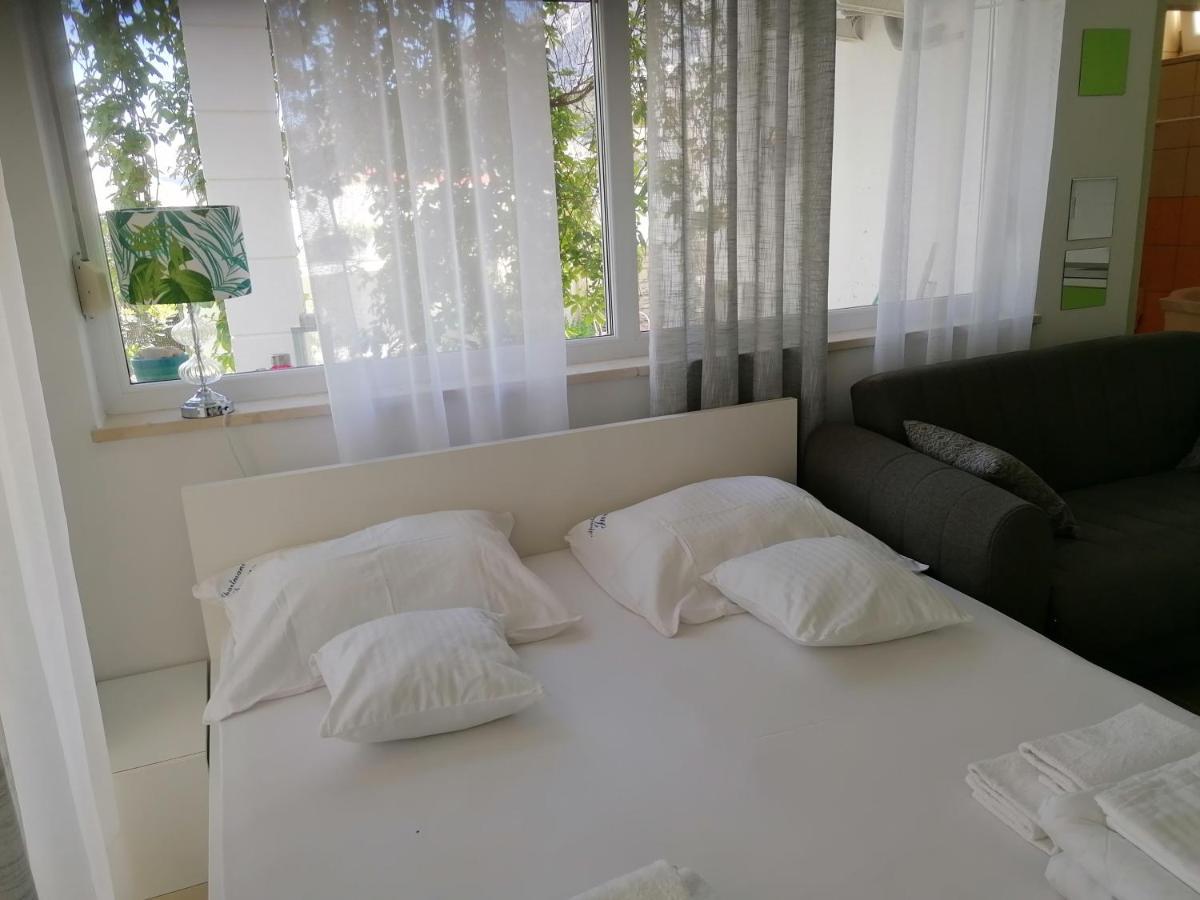 Studio Apartman Villa Juras Башка Екстер'єр фото