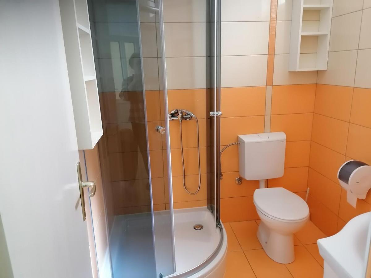 Studio Apartman Villa Juras Башка Екстер'єр фото